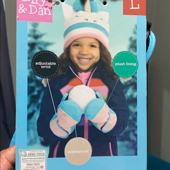 Other - Brand New Girls snow ⛄️ gloves 🧤 water proof
